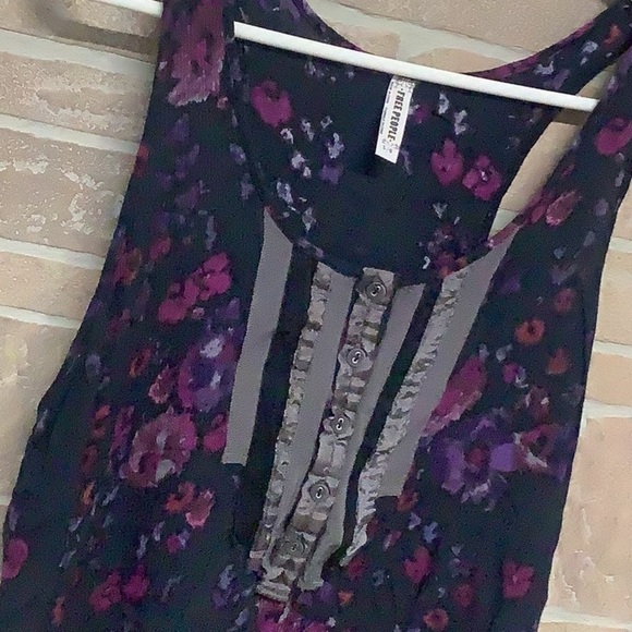 Free People -Sz L - racer back flowy wide hem tiered floral black purple Top - Picture 6 of 8